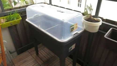 Hochbeet auf dem Balkon