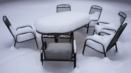 Gartenmöbel auf dem Balkon winterfest machen