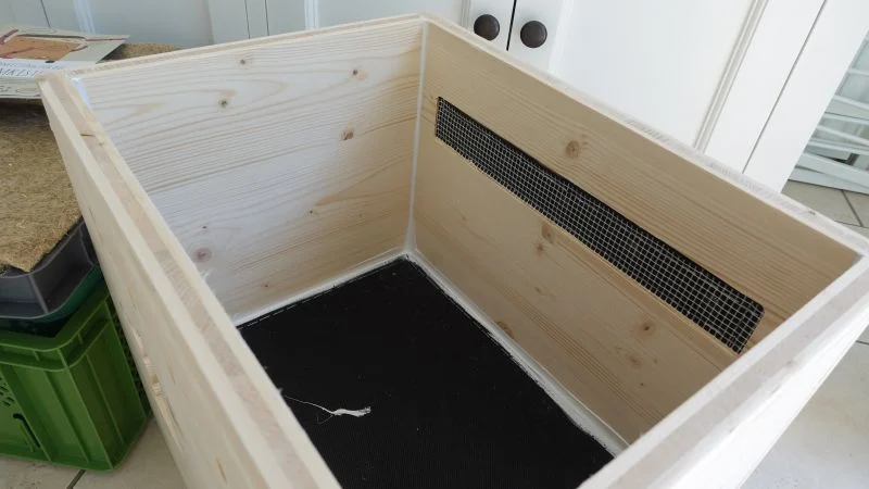 Ritzen der Kiste abdichten