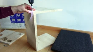 Igelhaus selber bauen_Wände verschrauben