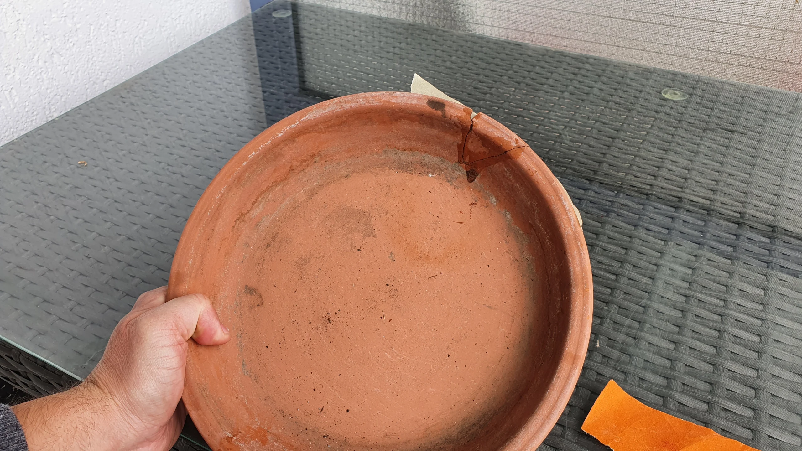 Terrakotta-Blumentöpfe reparieren