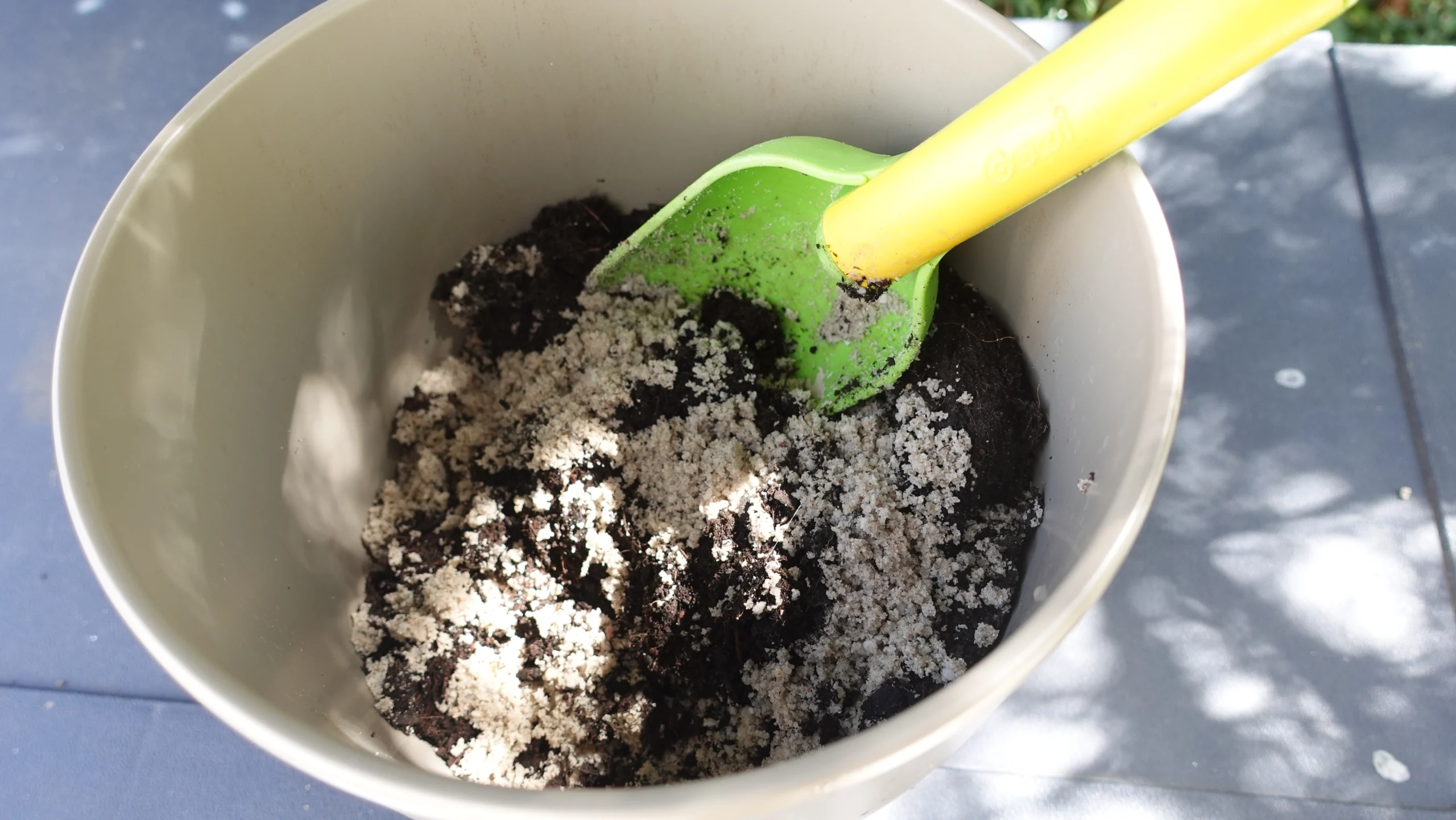 Erde_Sand untermischen Erde aufbereiten und Sand untermischen