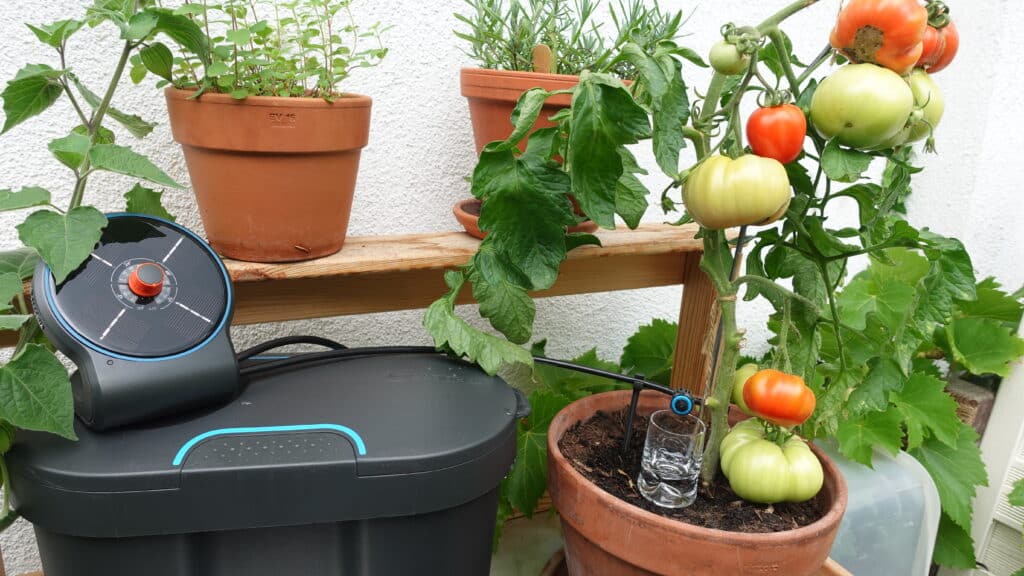 Urlaubsbewässerung AquaBloom von Gardena für den Balkon